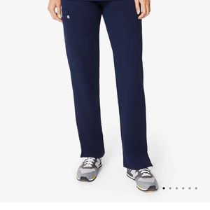 FIGS Kade womens cargo scrub pants in womens Size small!